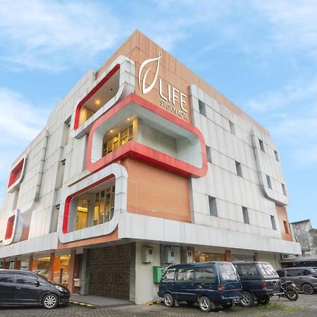 Life Hotel Stasiun Kota Surabaya Esterno foto