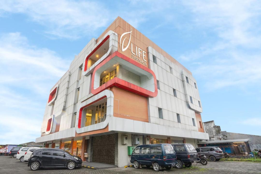 Life Hotel Stasiun Kota Surabaya Esterno foto
