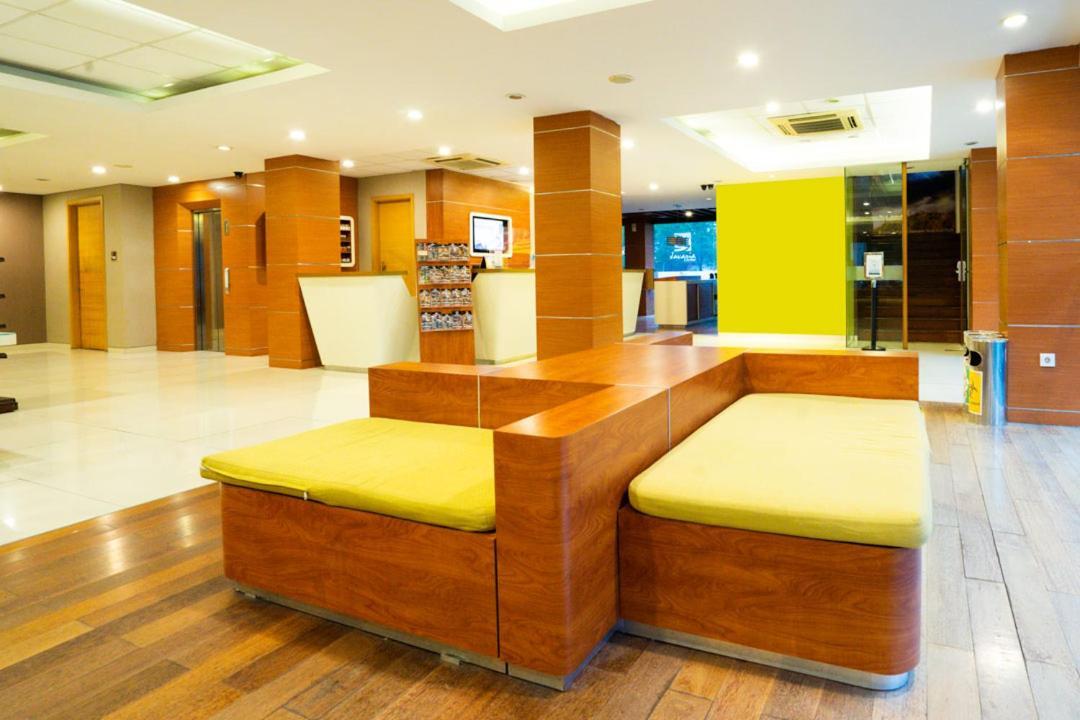 Life Hotel Stasiun Kota Surabaya Esterno foto