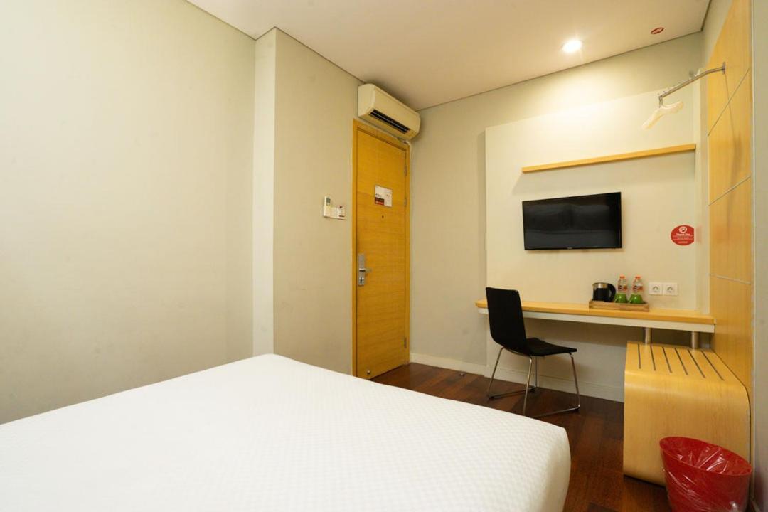 Life Hotel Stasiun Kota Surabaya Esterno foto