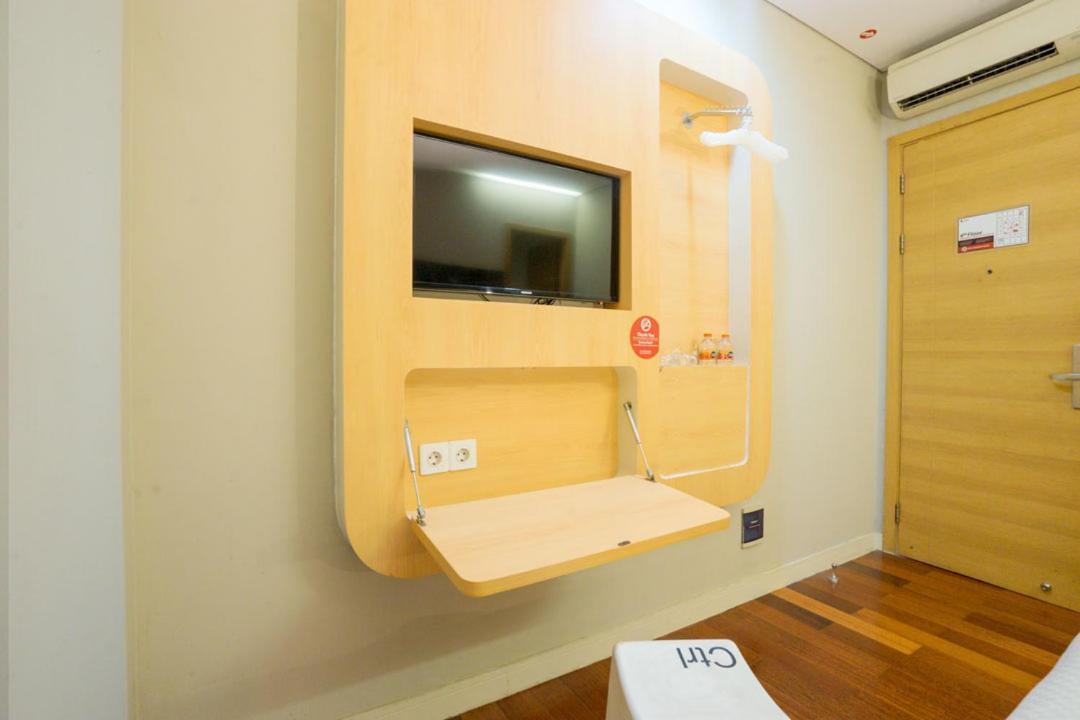 Life Hotel Stasiun Kota Surabaya Esterno foto