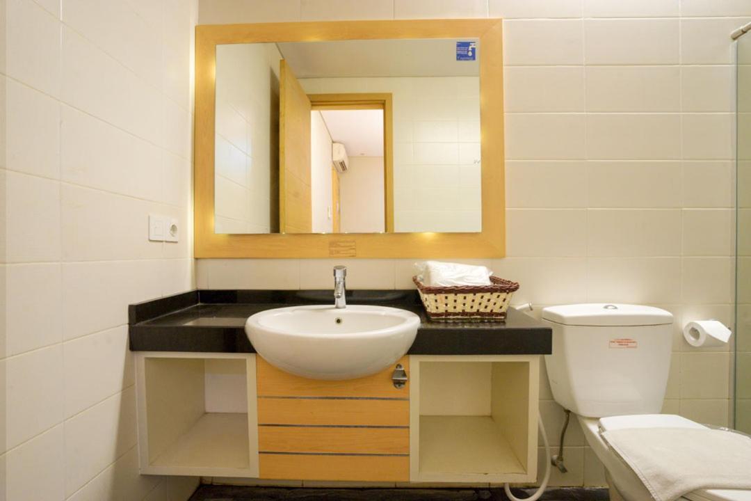 Life Hotel Stasiun Kota Surabaya Esterno foto
