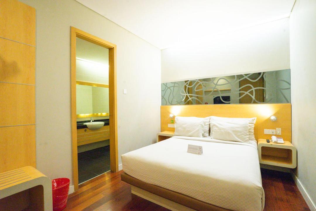 Life Hotel Stasiun Kota Surabaya Camera foto